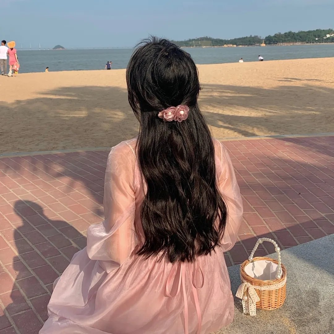 高墙之内的理发室